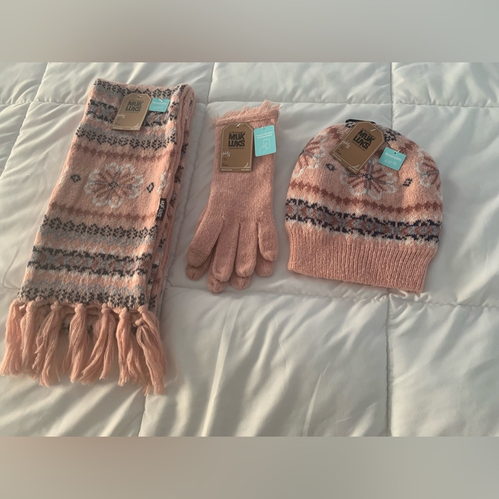 NWT Muk Luk winter gloves scarf winter hat womens